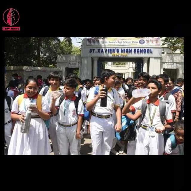 School students brave the heat in Patna on Wednesday. (Santosh Kumar/HT Photo)