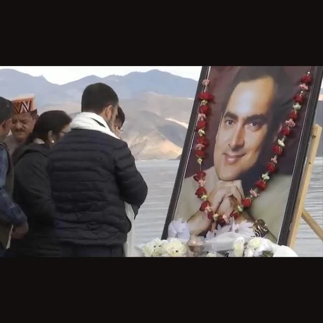 Rahul Gandhi pays tribute