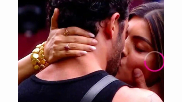 Viral Video: Isha Malviya and Samarth Jurel's Intimate Moment Stirs Bigg Boss 17 Controversy