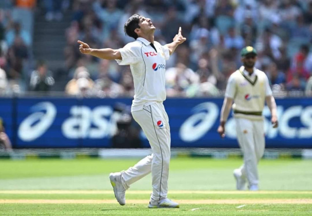 Travis Head Falls to Mir Hamza's 'Genius' Delivery: Pakistan Legend Applauds