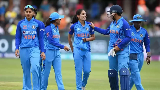 India's Women's Cricket Coach Urges Team to Reset After 1st ODI Loss