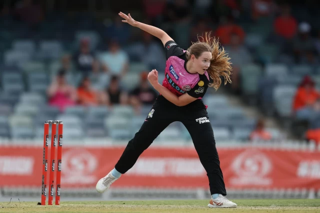 WPL 2024 Debut Delayed: Lauren Cheatle Sidelined After Skin Cancer Treatment