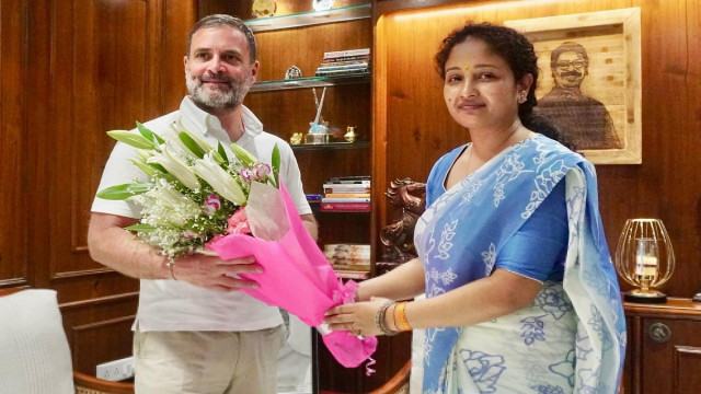 Rahul Gandhi Convenes with Hemant Soren's Spouse in Ranchi Following Jharkhand Assembly Trust Vote Victory