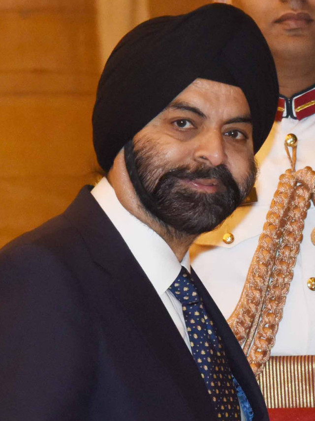 The_President,_Shri_Pranab_Mukherjee_presenting_the_Padma_Shri_Award_to_Shri_Ajaypal_Singh_Banga,_at_a_Civil_Investiture_Ceremony,_at_Rashtrapati_Bhavan,_in_New_Delhi_on_March_28,_2016_(cropped)-toDaEtrV0T.jpg